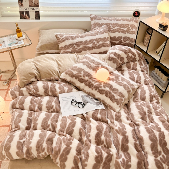 91家纺网 家纺一手货源 找家纺 金爱家 2024新款全消光牛奶绒A类纯色獭兔毛绒立体雕花牛奶绒四件套 兔毛麦穗咖