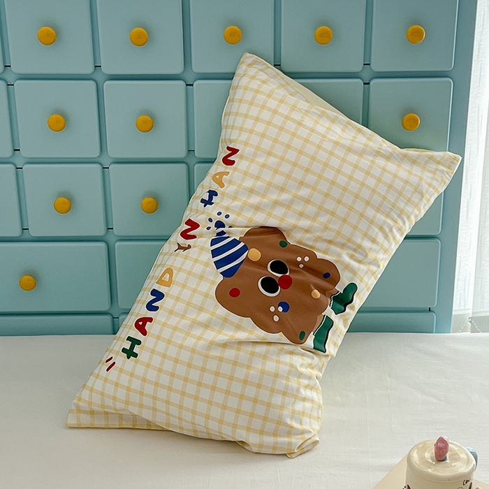 91家纺网 家纺一手货源 找家纺 昔可家纺 2024新款数码印花单品枕套系列-卡通系列 黄格饼干