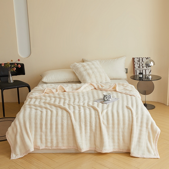 91家纺网 家纺一手货源 找家纺 千荨 2024新款高克重兔绒泡泡系列毛毯 泡泡-奶白