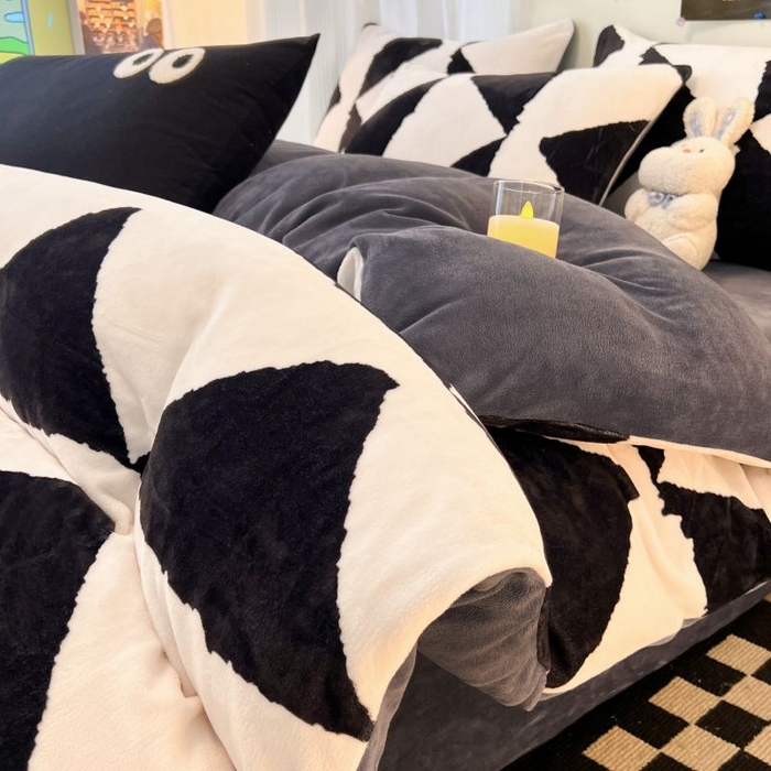 91家纺网 家纺一手货源 找家纺 2024新款原创小清新牛奶绒印花四件套 三角空间