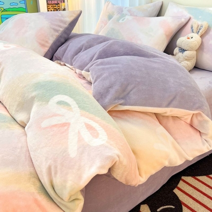 91家纺网 家纺一手货源 找家纺 2024新款原创小清新牛奶绒印花四件套 炫彩蝴蝶结