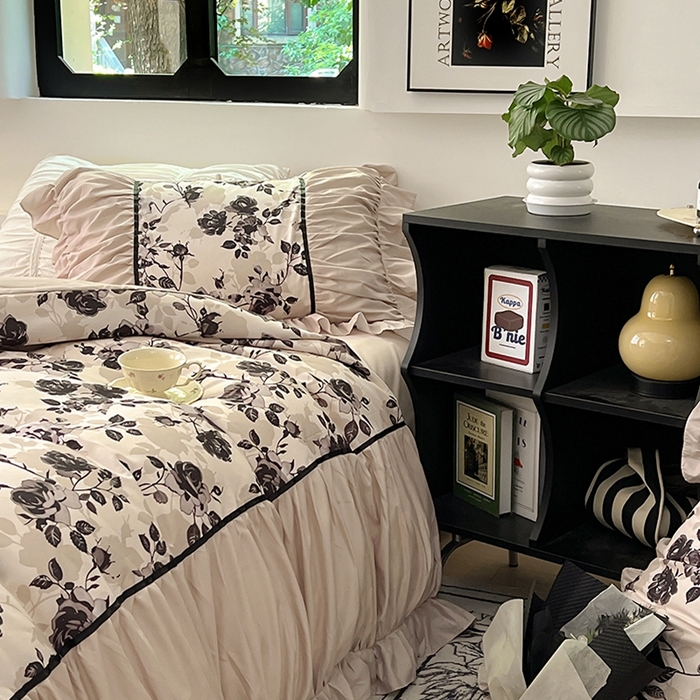 91家纺网 家纺一手货源 找家纺 春光里 2024新款法式大花边亲肤磨毛四件套 庄园风华（浅驼）