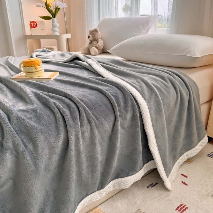 91家纺网 家纺一手货源 找家纺 侨鑫 2024新款高克重牛奶绒纯色毛毯 浅灰