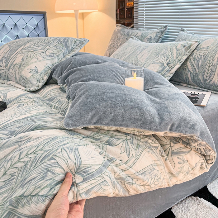 91家纺网 家纺一手货源 找家纺 2024新款A类高克重立体浮雕牛奶绒加厚保暖系列-被套 恋语蓝