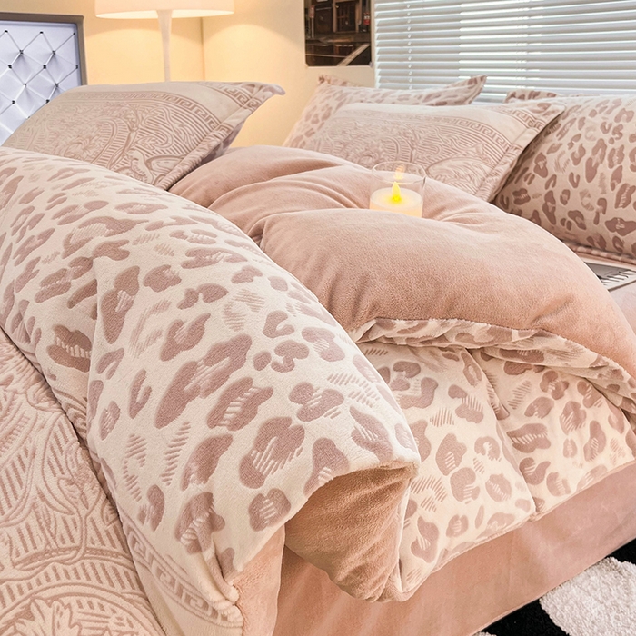 91家纺网 家纺一手货源 找家纺 2024新款A类高克重立体浮雕牛奶绒加厚保暖系列-枕套 豹纹粉