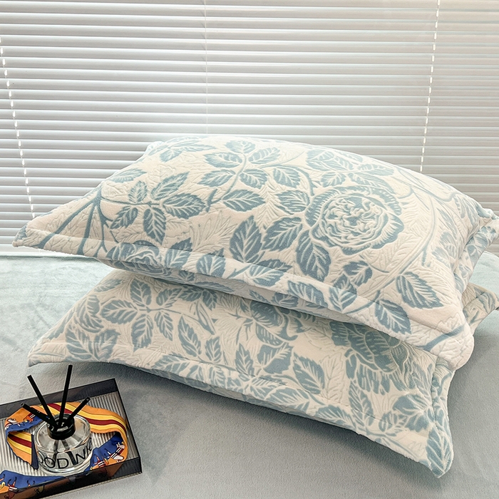 91家纺网 家纺一手货源 找家纺 2024新款A类高克重立体浮雕牛奶绒加厚保暖系列-被套 爱意浓蓝