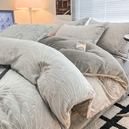 91家纺网 家纺一手货源 找家纺 2024新款A类高克重立体浮雕牛奶绒加厚保暖系列-四件套 清雅灰