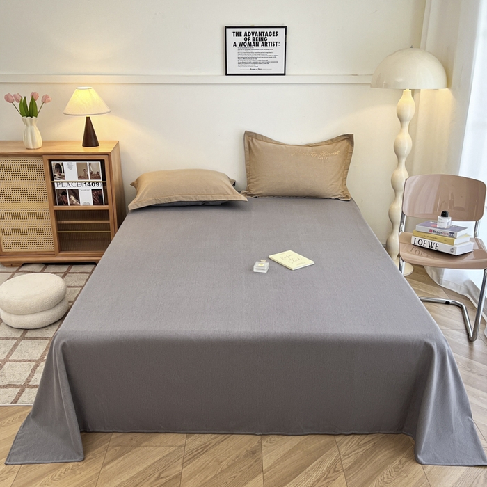 91家纺网 家纺一手货源 找家纺 菲梵家纺 2025新款纯色双拼全棉加厚磨毛刺绣款套单床单（自然光场景） 高级灰