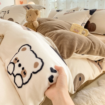 91家纺网 家纺一手货源 找家纺 （总）康纳利 2024新款A类高克重牛奶绒小清新印花四件套提供买家秀