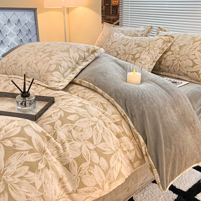 91家纺网 家纺一手货源 找家纺 2024新款A类高克重立体浮雕牛奶绒加厚保暖系列-四件套 春之物语绿灰