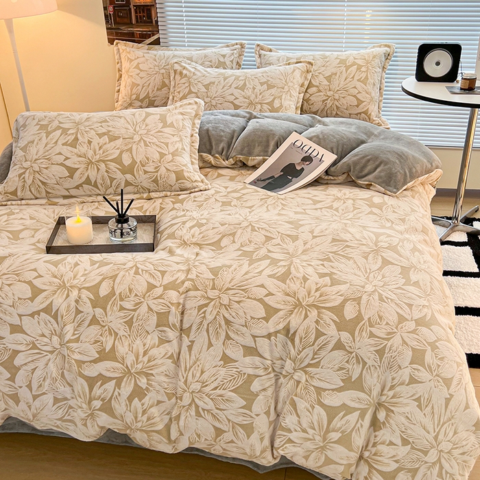 91家纺网 家纺一手货源 找家纺 2024新款A类高克重立体浮雕牛奶绒加厚保暖系列-四件套 春之物语绿灰