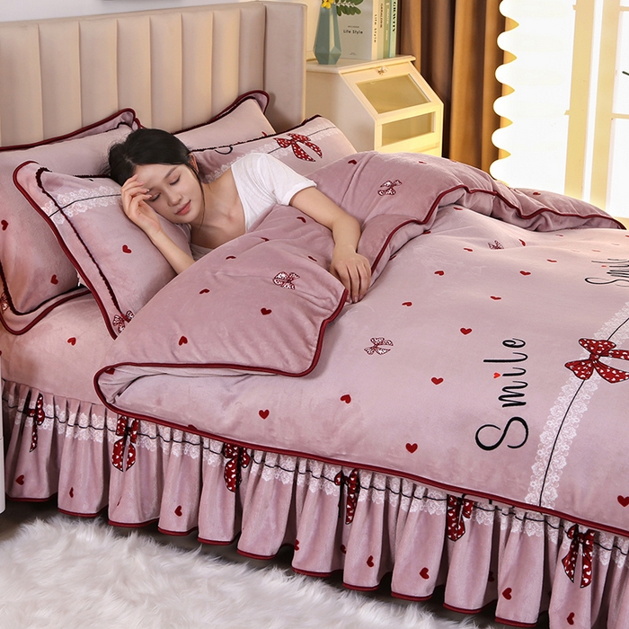 91家纺网 家纺一手货源 找家纺 橘姿 2024新款8斤床裙款牛奶绒四件套 浪漫甜心