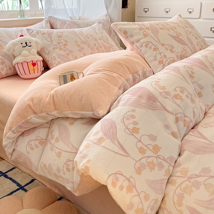 91家纺网 家纺一手货源 找家纺 高克重上色立体雕花牛奶绒着色烂花四件套宝宝绒婴儿绒秋冬加厚法兰绒珊瑚绒三件套 铃兰-粉