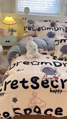 91家纺网 家纺一手货源 找家纺 2024新款小清新牛奶绒高克重加厚保暖四件套 太空人