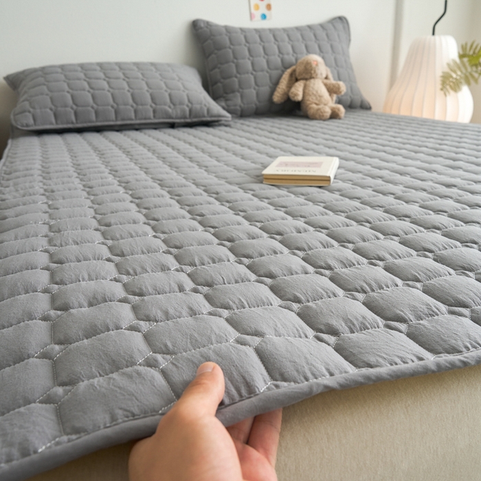 91家纺网 家纺一手货源 找家纺 侨鑫 2024新款亲肤磨毛夹棉床垫 灰色