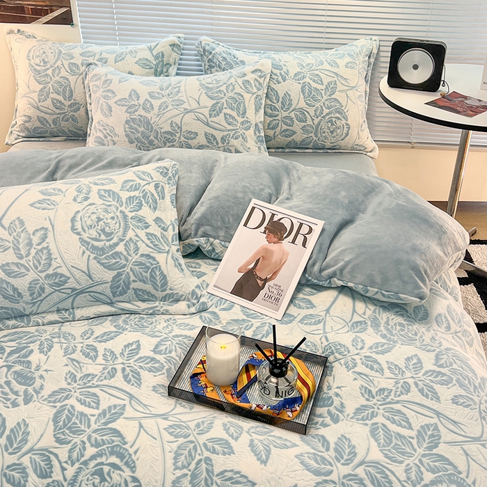 91家纺网 家纺一手货源 找家纺 2024新款A类高克重立体浮雕牛奶绒加厚保暖系列-被套 爱意浓蓝