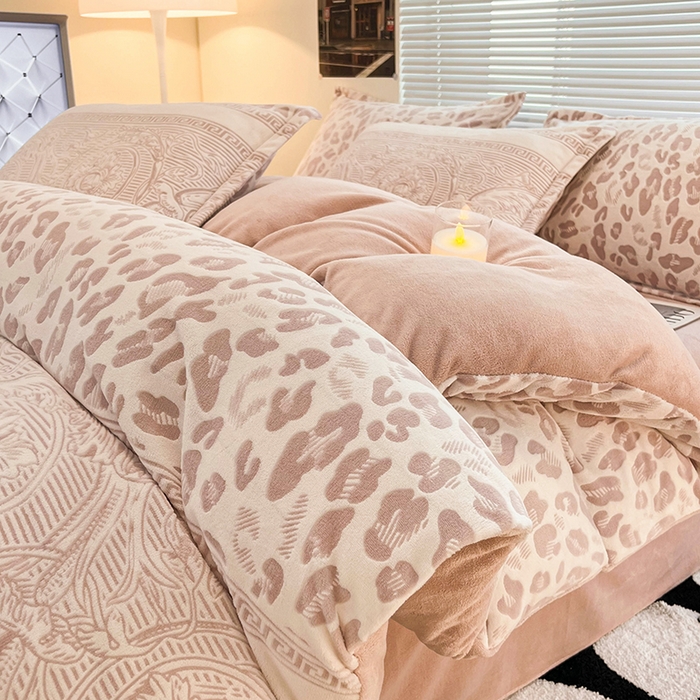 91家纺网 家纺一手货源 找家纺 2024新款A类高克重立体浮雕牛奶绒加厚保暖系列-枕套 豹纹粉