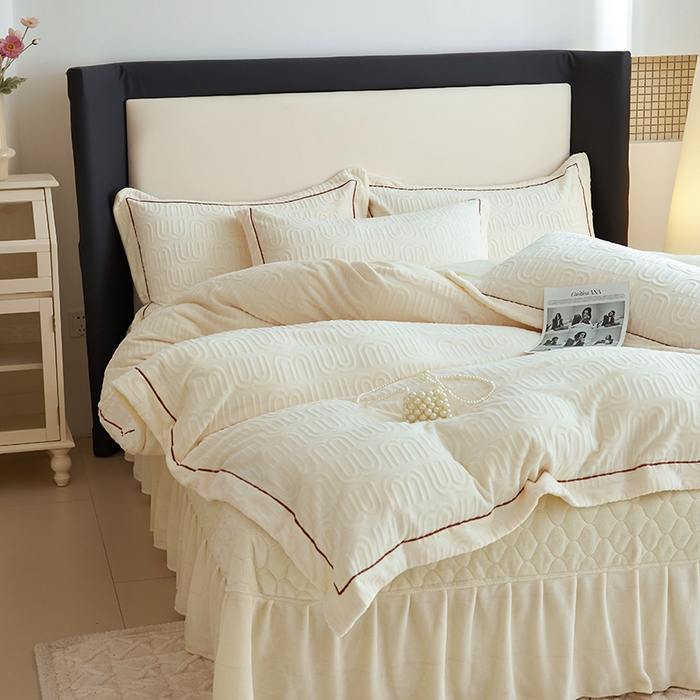 91家纺网 家纺一手货源 找家纺 舒梦琪家纺 2024新款雕花绒床盖一字绣四件套 min奶白