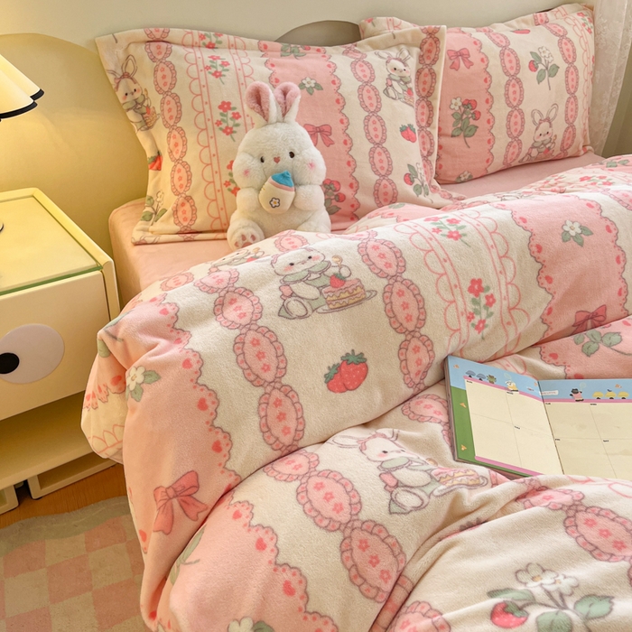 91家纺网 家纺一手货源 找家纺 2024新款小清新牛奶绒高克重加厚保暖四件套 蕾丝兔兔