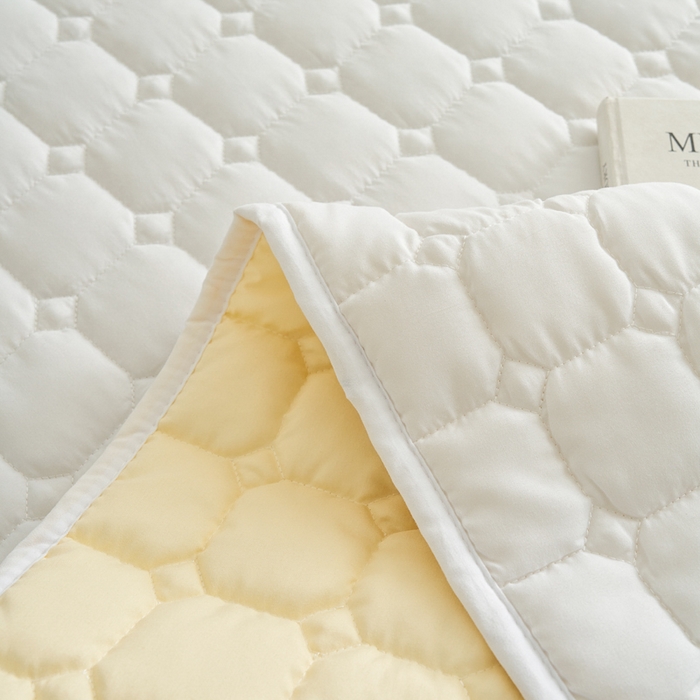 91家纺网 家纺一手货源 找家纺 侨鑫 2024新款亲肤磨毛夹棉床垫 白色