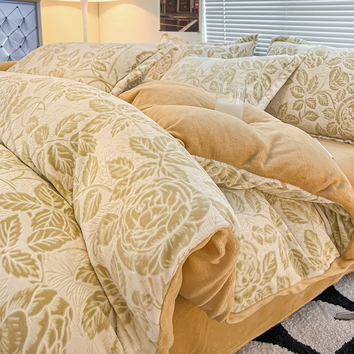 91家纺网 家纺一手货源 找家纺 2024新款A类高克重立体浮雕牛奶绒加厚保暖系列-被套 爱意浓卡其