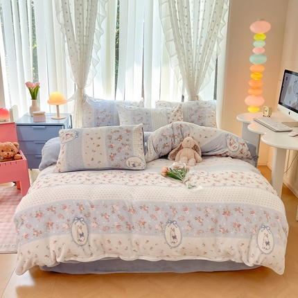 91家纺网 家纺一手货源 找家纺 （总）桃子家居 2024新款ins小清新花卉少女卡通跑量牛奶绒系列四件套