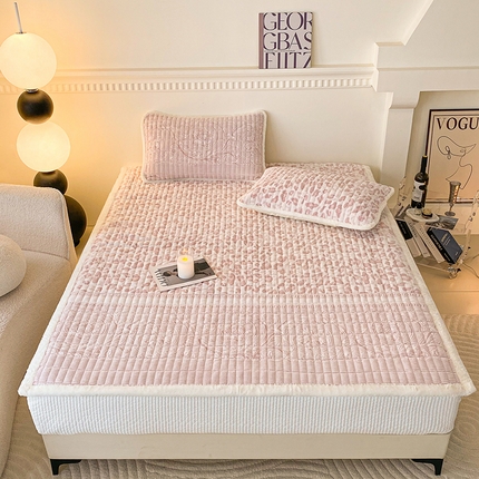 2024新款北极立体浮雕绒宽包边床垫 豹纹粉