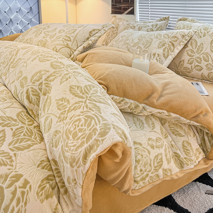 91家纺网 家纺一手货源 找家纺 2024新款A类高克重立体浮雕牛奶绒加厚保暖系列-枕套 爱意浓卡其