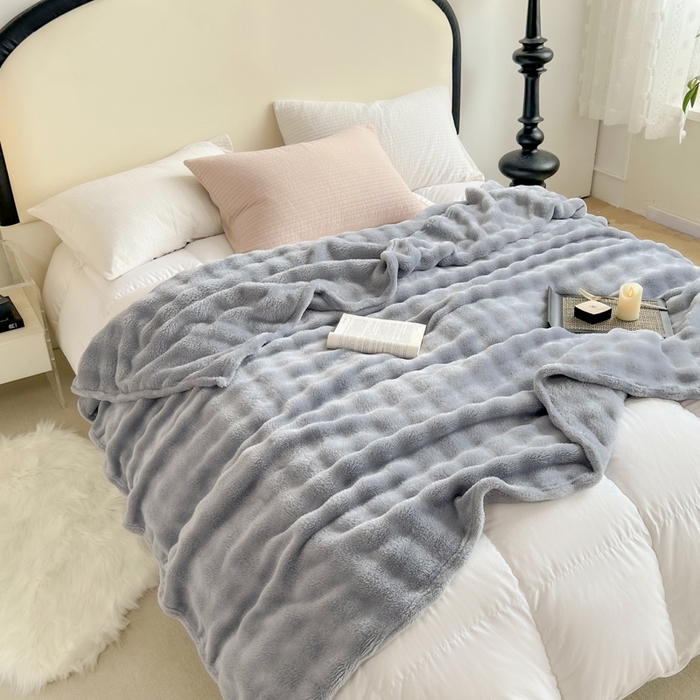 91家纺网 家纺一手货源 找家纺 羋多（原穆琪）2024新款高克重牛奶绒仿兔毛泡泡毛毯双面绒床单办公室多功能盖毯午睡沙发毯披肩毯 太空灰