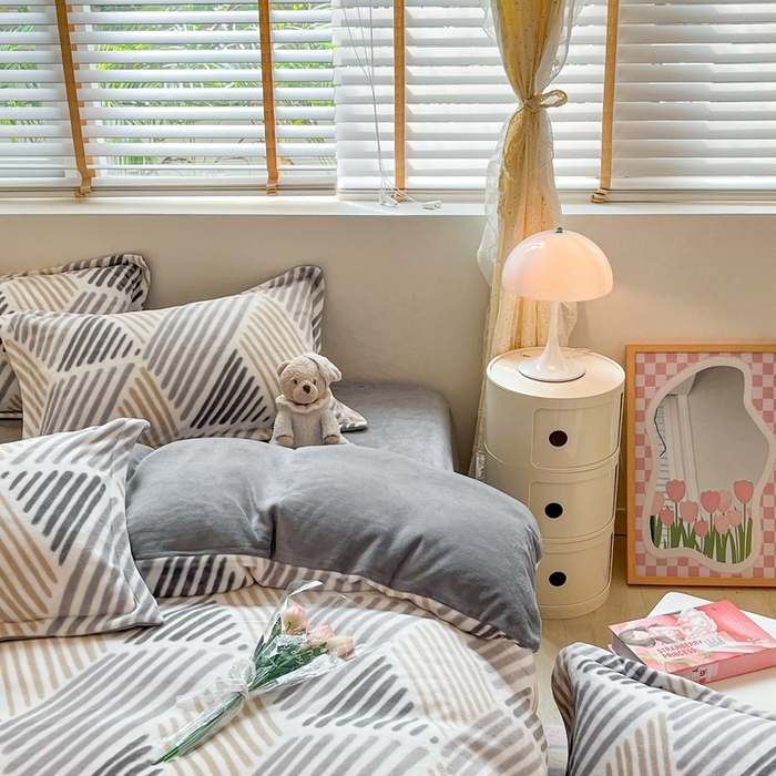 91家纺网 家纺一手货源 找家纺 康纳利 2024新款A类高克重牛奶绒小清新印花四件套提供买家秀 柏拉图