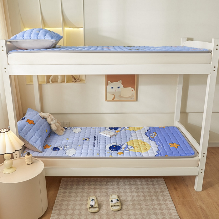 91家纺网 家纺一手货源 找家纺 卡伦家纺 2025新款A类牛奶绒夹棉加厚床垫学生宿舍单人床垫 傲游太空