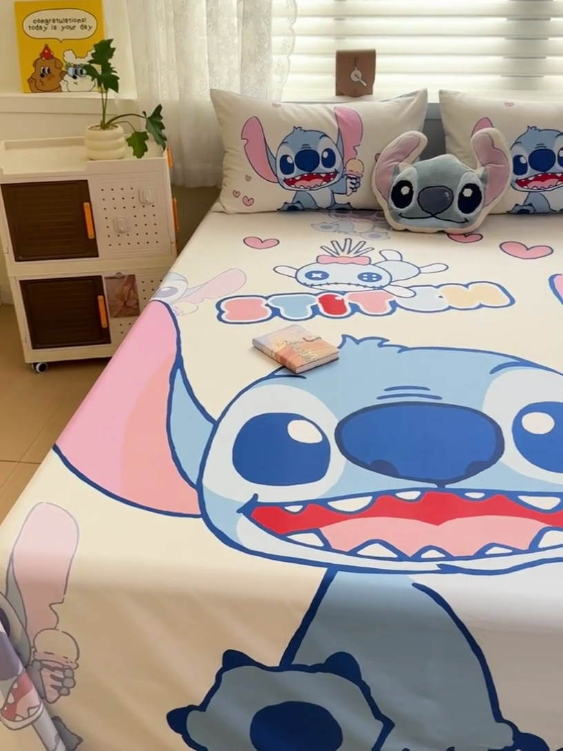 91家纺网 家纺一手货源 找家纺 名兮家居 2024新款大版经典奥特曼-三丽鸥全棉床单 【含防伪标】 史迪小怪