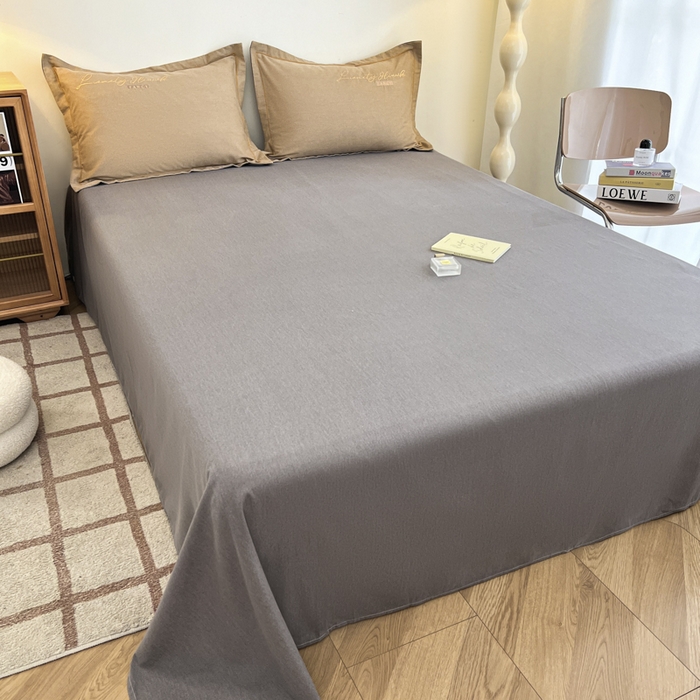 91家纺网 家纺一手货源 找家纺 菲梵家纺 2025新款纯色双拼全棉加厚磨毛刺绣款套单床单（自然光场景） 高级灰