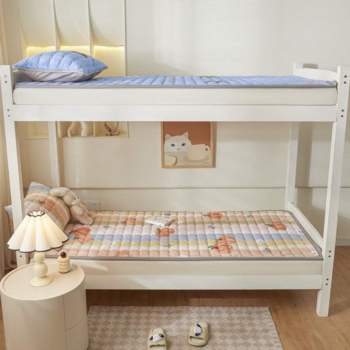 91家纺网 家纺一手货源 找家纺 卡伦家纺 2025新款A类牛奶绒夹棉加厚床垫学生宿舍单人床垫 南瓜派