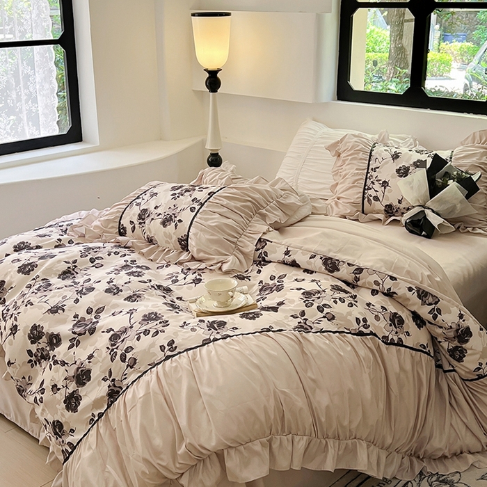 91家纺网 家纺一手货源 找家纺 春光里 2024新款法式大花边亲肤磨毛四件套 庄园风华（浅驼）