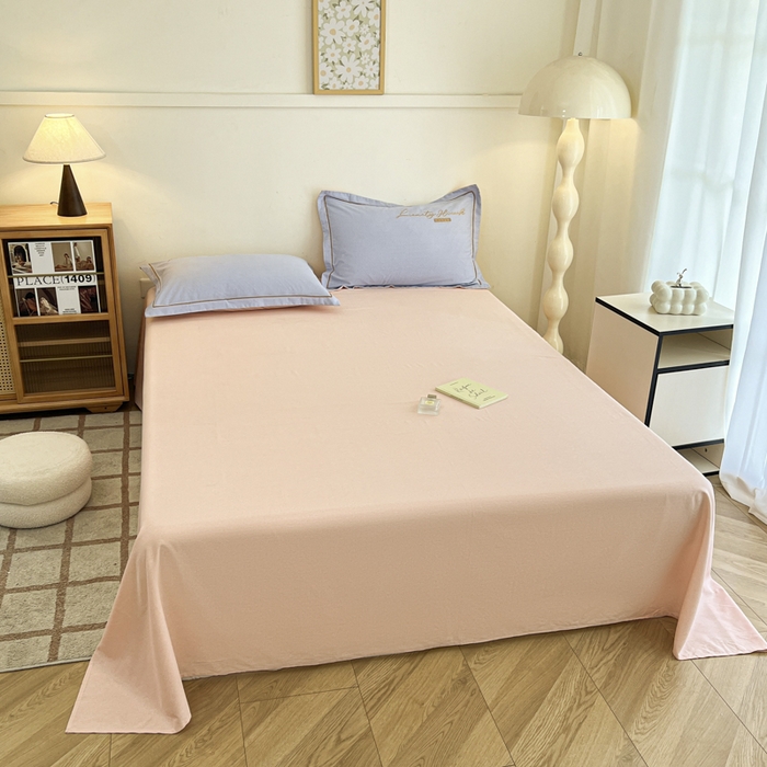 91家纺网 家纺一手货源 找家纺 菲梵家纺 2025新款纯色双拼全棉加厚磨毛刺绣款套单床单（自然光场景） 少女粉