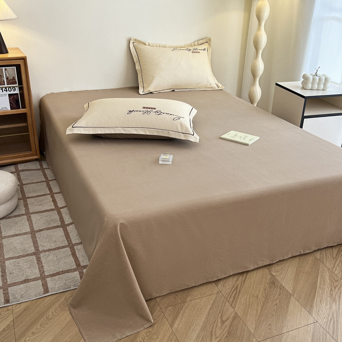 91家纺网 家纺一手货源 找家纺 菲梵家纺 2025新款纯色双拼全棉加厚磨毛刺绣款套单床单（自然光场景） 奶茶