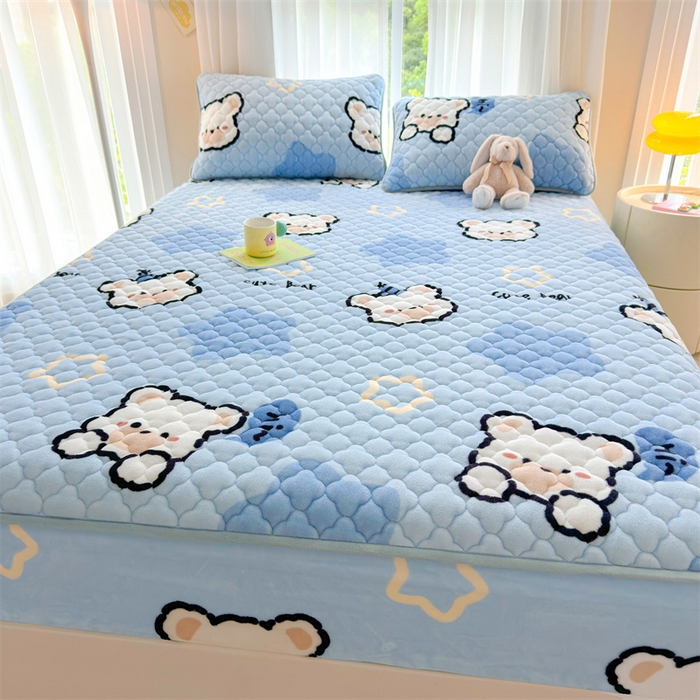 91家纺网 家纺一手货源 找家纺 康纳利 2024新款A类抗菌加厚牛奶绒印花夹棉包边床笠可搭配同款四件套提供买家秀 幸运熊