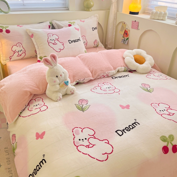 91家纺网 家纺一手货源 找家纺 2024新款小清新牛奶绒高克重加厚保暖四件套 爱心兔