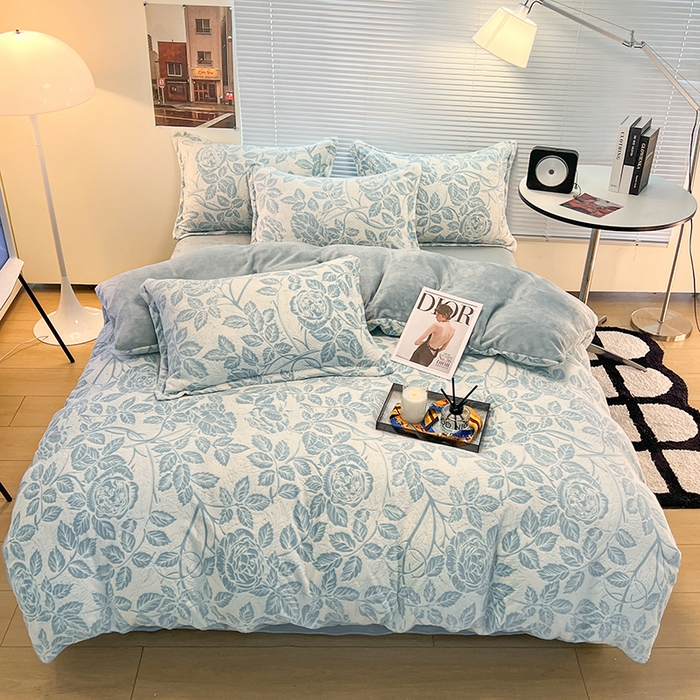 91家纺网 家纺一手货源 找家纺 2024新款A类高克重立体浮雕牛奶绒加厚保暖系列-四件套 爱意浓蓝