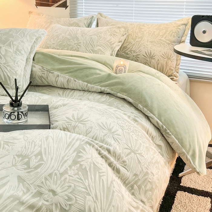 91家纺网 家纺一手货源 找家纺 2024新款A类高克重立体浮雕牛奶绒加厚保暖系列-被套 花语绿灰