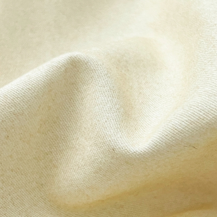 91家纺网 家纺一手货源 找家纺 菲梵家纺 2025新款纯色双拼全棉加厚磨毛刺绣款四件套（自然光场景） 奶昔白+抹茶绿