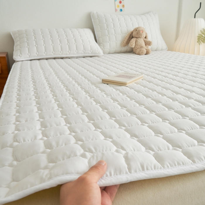 91家纺网 家纺一手货源 找家纺 侨鑫 2024新款亲肤磨毛夹棉床垫 白色