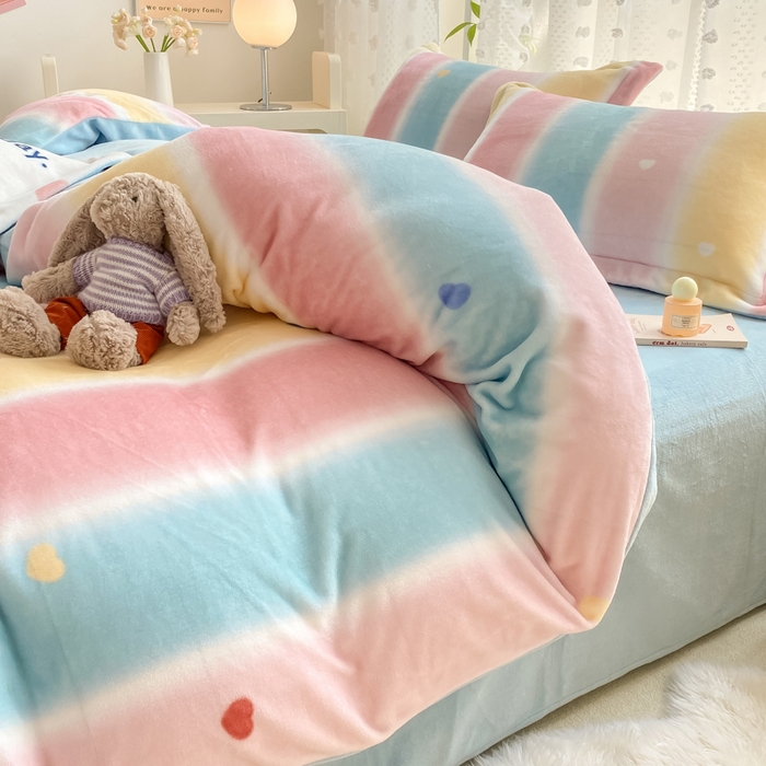 91家纺网 家纺一手货源 找家纺 康纳利 2024新款A类高克重牛奶绒小清新印花四件套提供买家秀 彩虹草莓