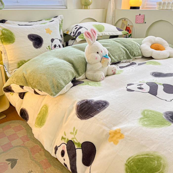 91家纺网 家纺一手货源 找家纺 2024新款小清新牛奶绒高克重加厚保暖四件套 爱心熊猫