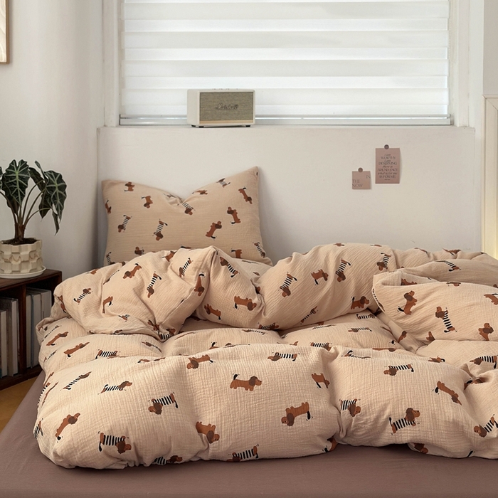 91家纺网 家纺一手货源 找家纺 洋铭区（原狠狠爱） 2024新款皱皱纱四件套 腊肠狗狗