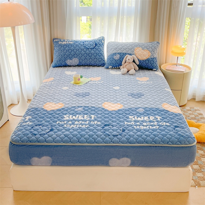 91家纺网 家纺一手货源 找家纺 康纳利 2024新款A类抗菌加厚牛奶绒印花夹棉包边床笠可搭配同款四件套提供买家秀 暖意