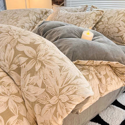 91家纺网 家纺一手货源 找家纺 2024新款A类高克重立体浮雕牛奶绒加厚保暖系列-四件套 春之物语绿灰