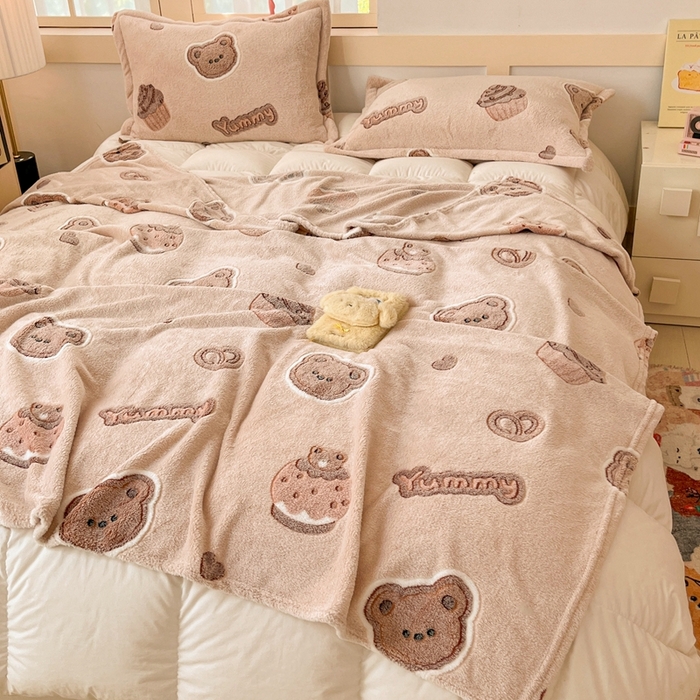 91家纺网 家纺一手货源 找家纺 川悦生活 2024新款高克重双面雪花绒毛毯 毛毯巧克力熊