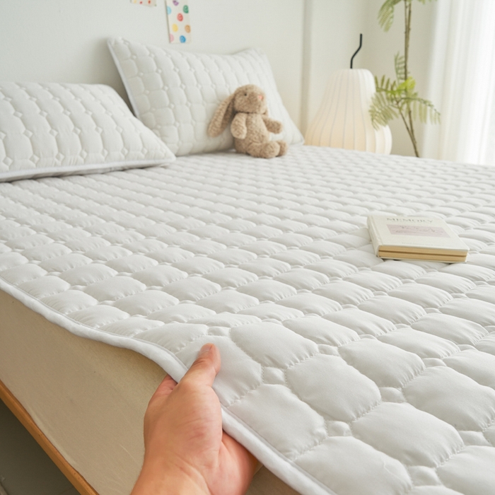 91家纺网 家纺一手货源 找家纺 侨鑫 2024新款亲肤磨毛夹棉床垫 白色